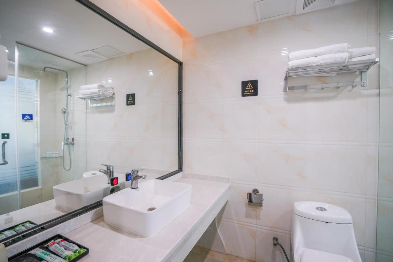 Felice Hotel-Guangzhou Baiyun International Airport Renhe Metro Station Branch Exterior photo