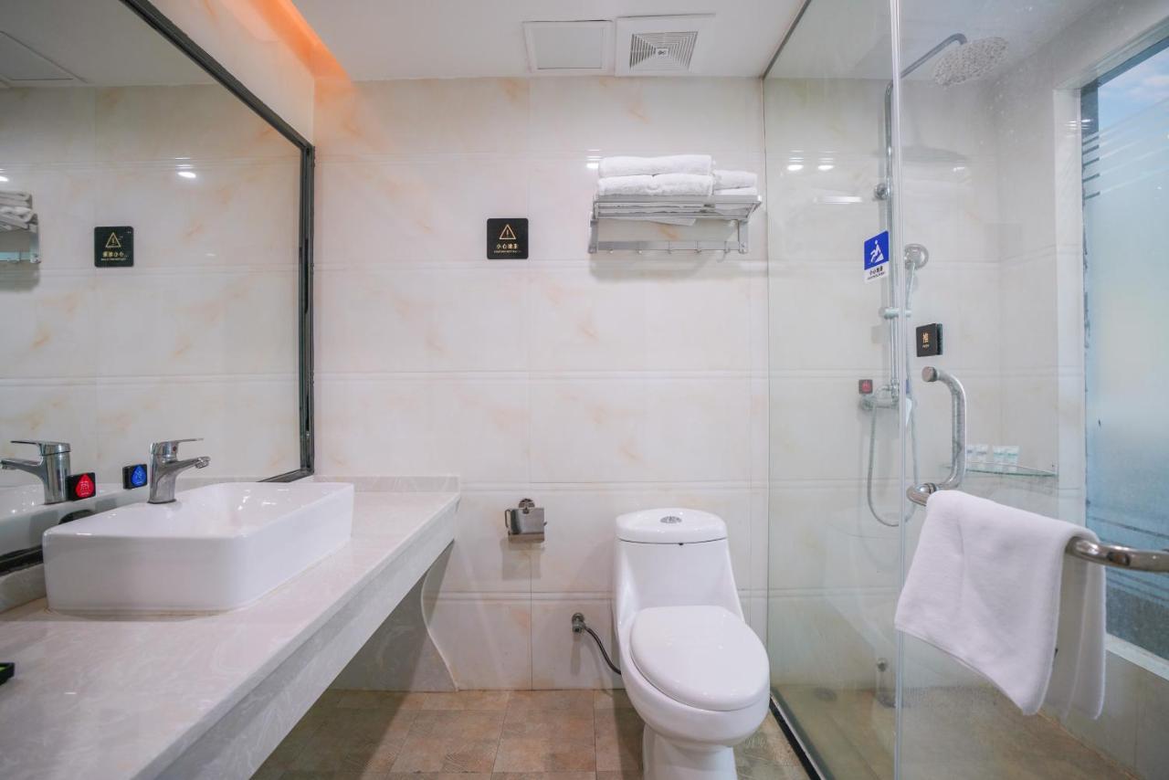 Felice Hotel-Guangzhou Baiyun International Airport Renhe Metro Station Branch Exterior photo